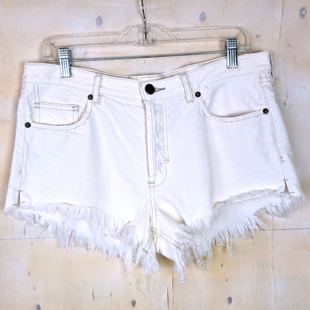 We The Free white denim shorts frayed 29